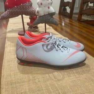 New Nike Vapor 12 Club FG/MG Size 6 Men’s 7.5 Womens